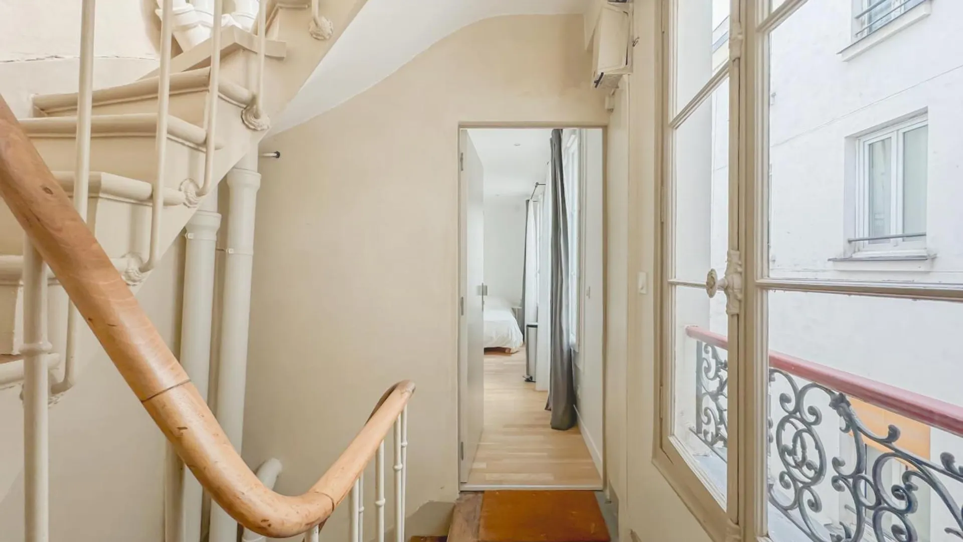 Flexliving - - Etienne Marcel *